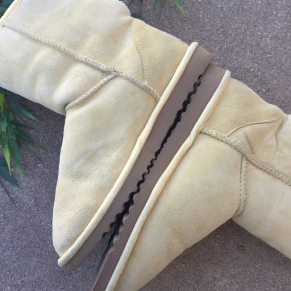 Ugg Shearling Classic Short Boot - Picture 6 of 8